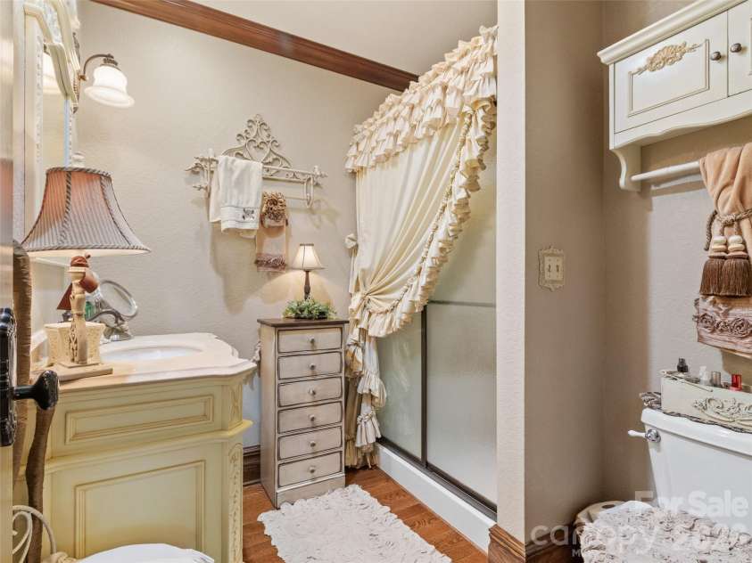 38 Peterson Lane, Green Mountain, NC 28740.  MLS# CAR4405533, YatesRealty ID 41828. Hall bath