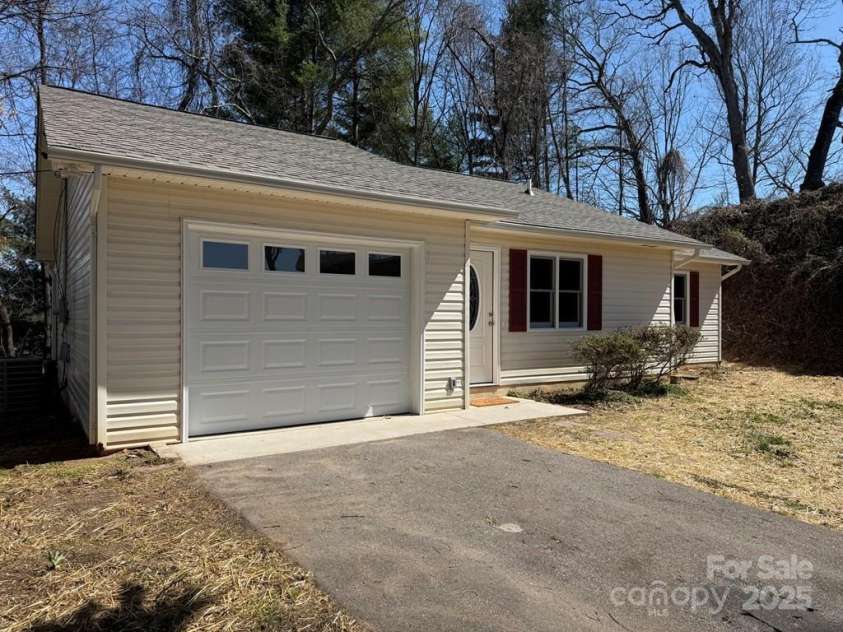 125 Dearmin Terrace, Franklin, NC 28734.  MLS# CAR4238822, YatesRealty ID 4183. 