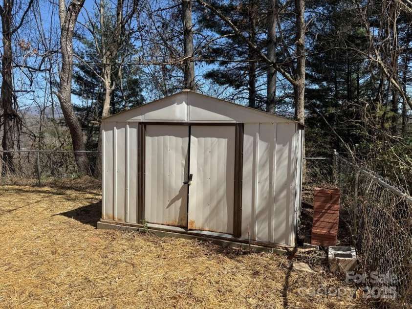 125 Dearmin Terrace, Franklin, NC 28734.  MLS# CAR4238822, YatesRealty ID 4183. 