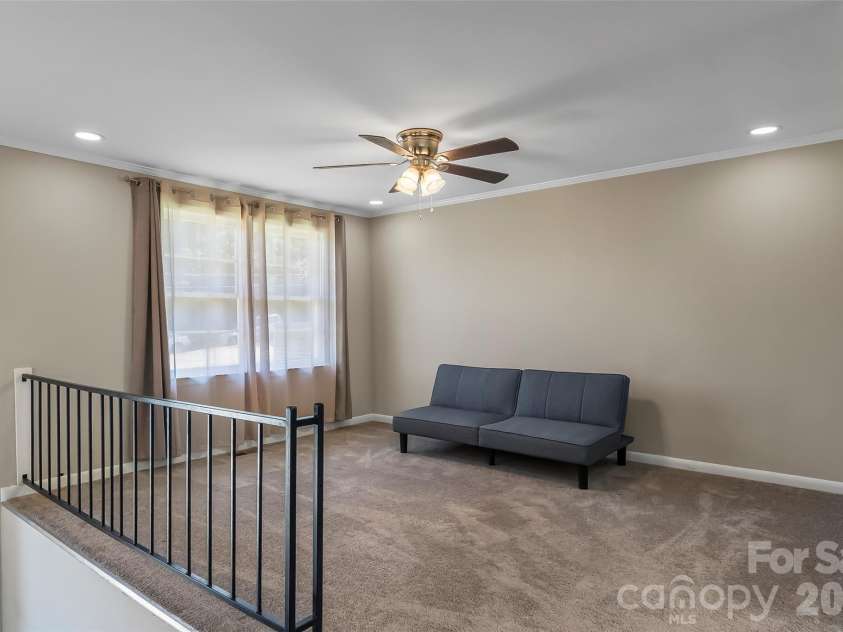 4405 Landing Court, Hickory, NC 28602.  MLS# CAR4409127, YatesRealty ID 41830. 