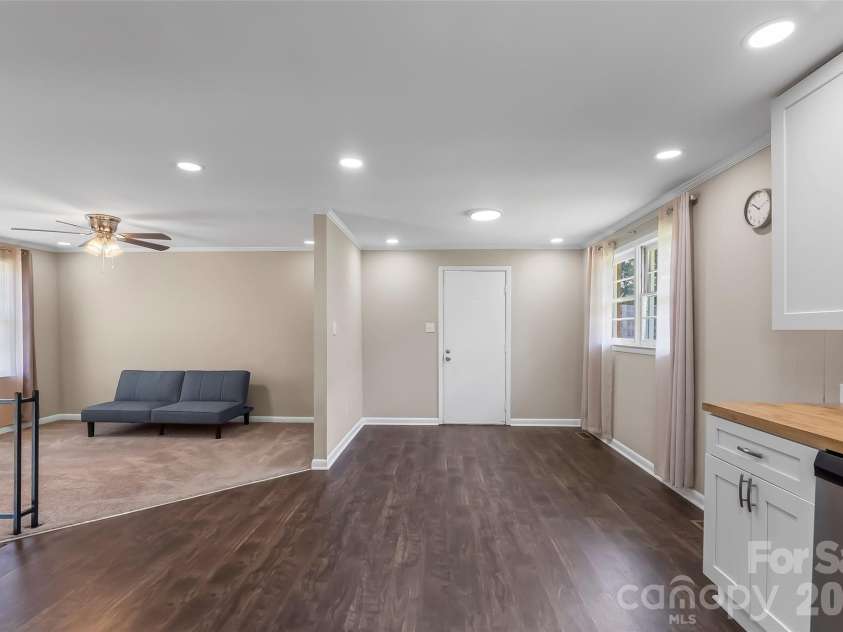 4405 Landing Court, Hickory, NC 28602.  MLS# CAR4409127, YatesRealty ID 41830. 