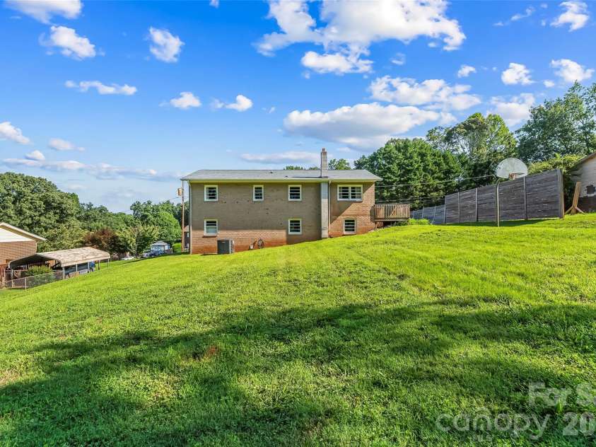 4405 Landing Court, Hickory, NC 28602.  MLS# CAR4409127, YatesRealty ID 41830. 