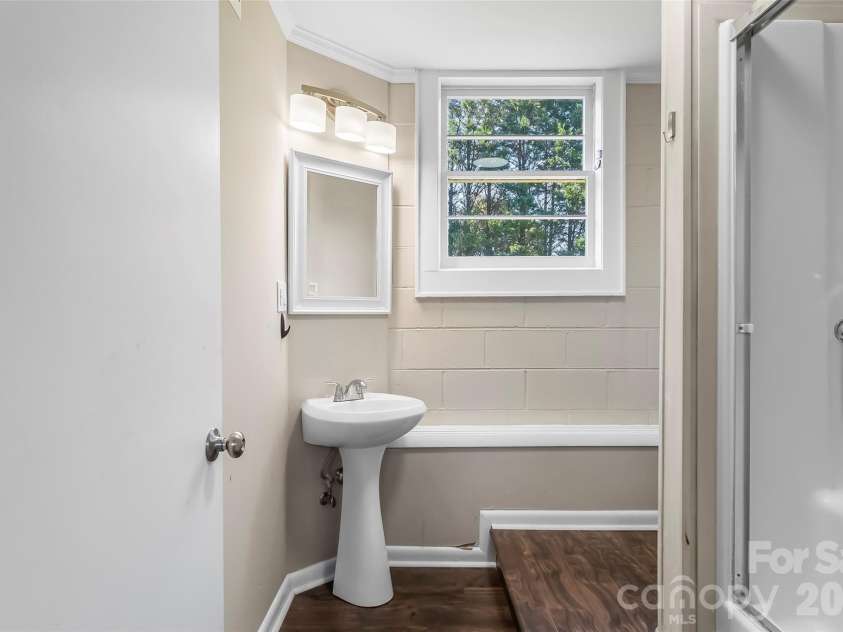 4405 Landing Court, Hickory, NC 28602.  MLS# CAR4409127, YatesRealty ID 41830. Secondary bath in basement