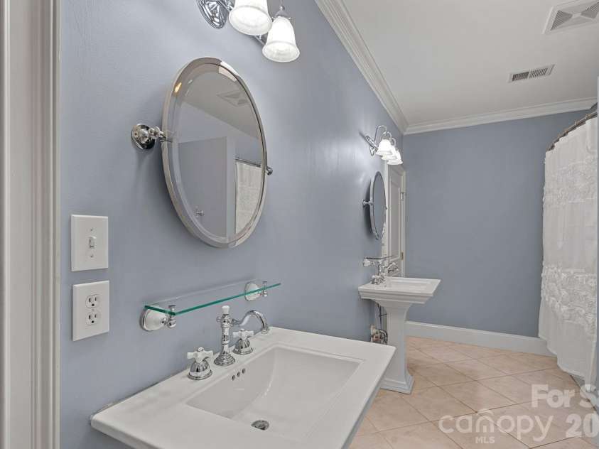 7967 Glen Abbey Circle, Stanley, NC 28164.  MLS# CAR4409089, YatesRealty ID 41832. Jack and Jill Bath