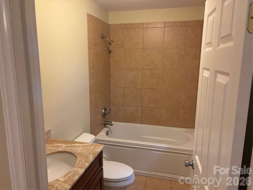 412 Brackenbury Lane, Charlotte, NC 28270.  MLS# CAR4409953, YatesRealty ID 41836. 2BR Bath Main