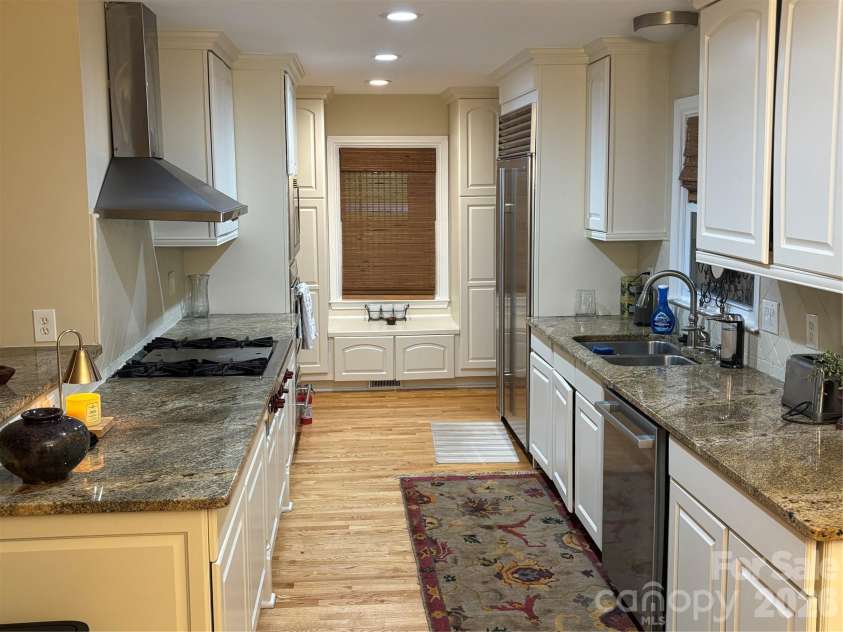 412 Brackenbury Lane, Charlotte, NC 28270.  MLS# CAR4409953, YatesRealty ID 41836. Kitchen 3