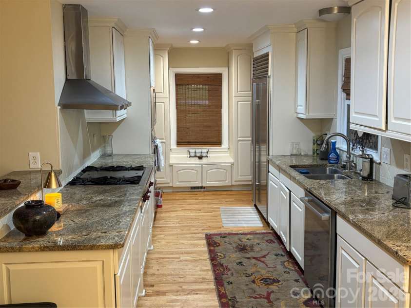 412 Brackenbury Lane, Charlotte, NC 28270.  MLS# CAR4409953, YatesRealty ID 41836. Kitchen 4