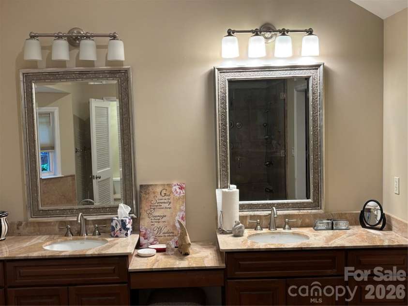 412 Brackenbury Lane, Charlotte, NC 28270.  MLS# CAR4409953, YatesRealty ID 41836. Master Bath 1
