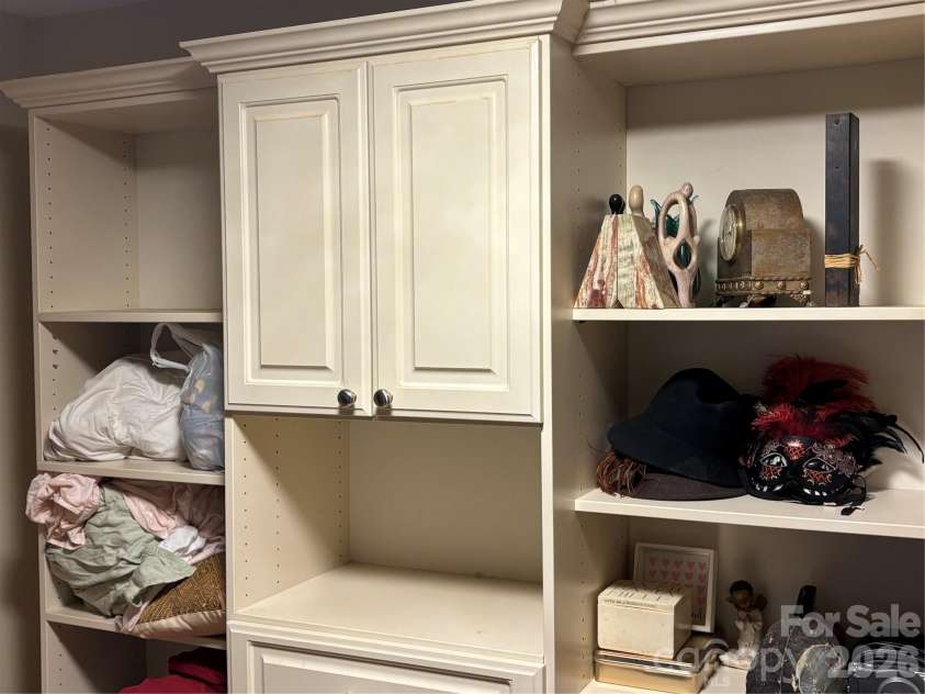 412 Brackenbury Lane, Charlotte, NC 28270.  MLS# CAR4409953, YatesRealty ID 41836. MBR Closet