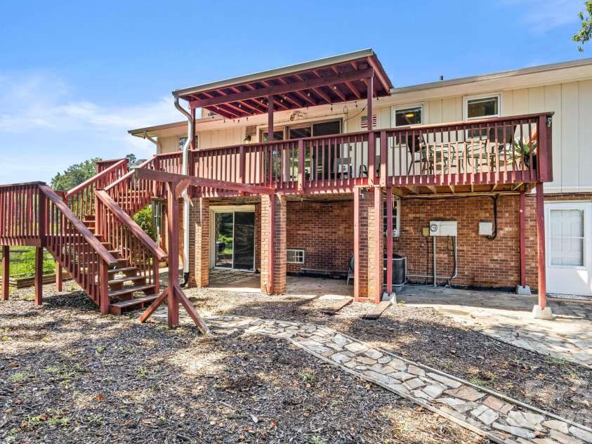 5225 Wolfe Road, Hickory, NC 28601.  MLS# CAR4406711, YatesRealty ID 41840. 