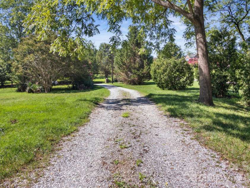 5225 Wolfe Road, Hickory, NC 28601.  MLS# CAR4406711, YatesRealty ID 41840. 