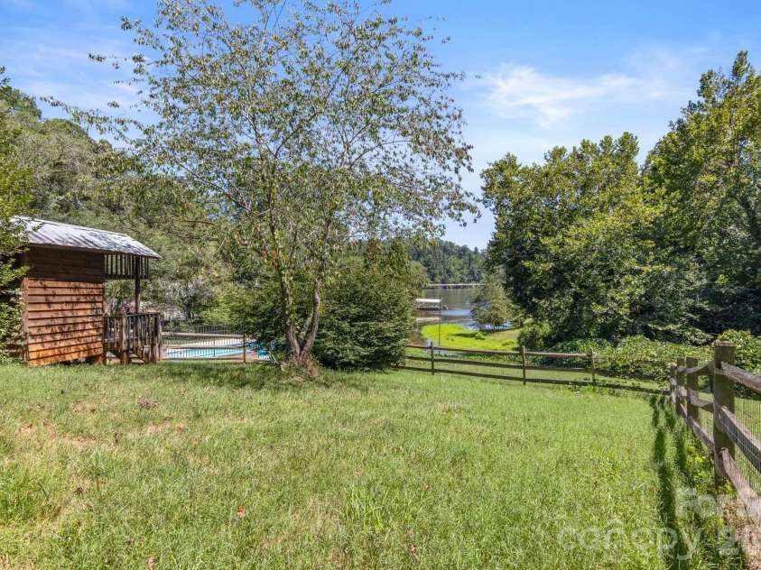 5225 Wolfe Road, Hickory, NC 28601.  MLS# CAR4406711, YatesRealty ID 41840. 