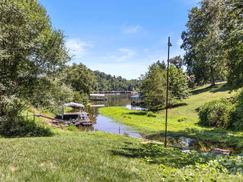 5225 Wolfe Road, Hickory, NC 28601.  MLS# CAR4406711, YatesRealty ID 41840. 