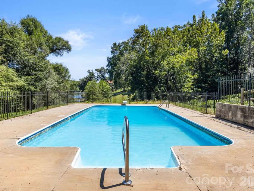 5225 Wolfe Road, Hickory, NC 28601.  MLS# CAR4406711, YatesRealty ID 41840. 
