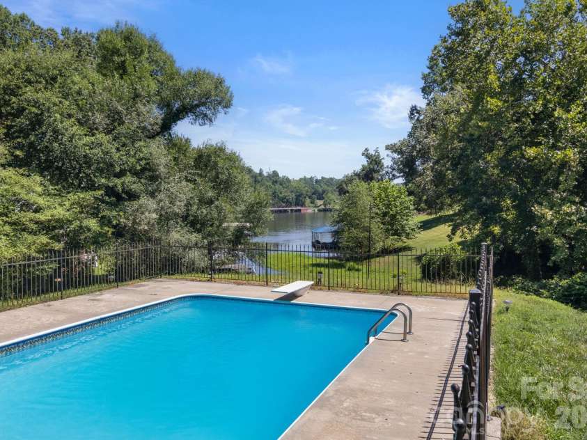 5225 Wolfe Road, Hickory, NC 28601.  MLS# CAR4406711, YatesRealty ID 41840. 