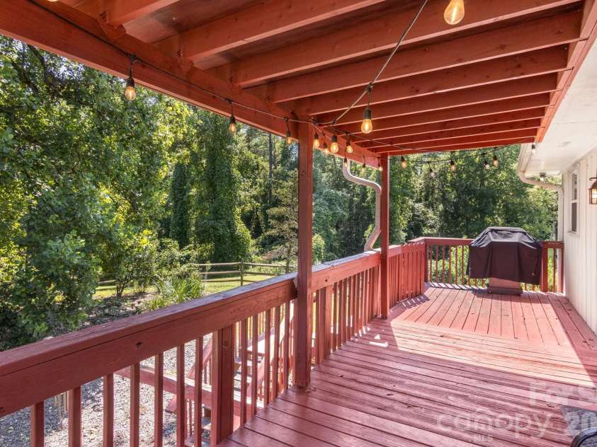 5225 Wolfe Road, Hickory, NC 28601.  MLS# CAR4406711, YatesRealty ID 41840. 