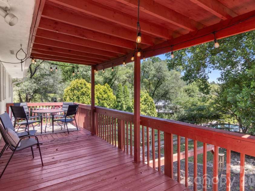 5225 Wolfe Road, Hickory, NC 28601.  MLS# CAR4406711, YatesRealty ID 41840. 