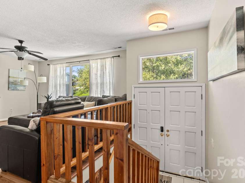 5225 Wolfe Road, Hickory, NC 28601.  MLS# CAR4406711, YatesRealty ID 41840. 
