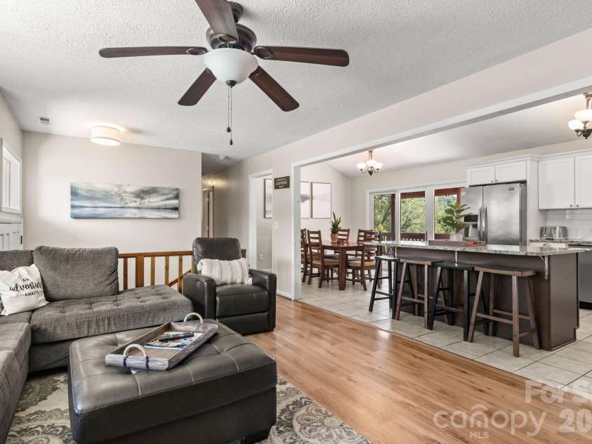 5225 Wolfe Road, Hickory, NC 28601.  MLS# CAR4406711, YatesRealty ID 41840. 