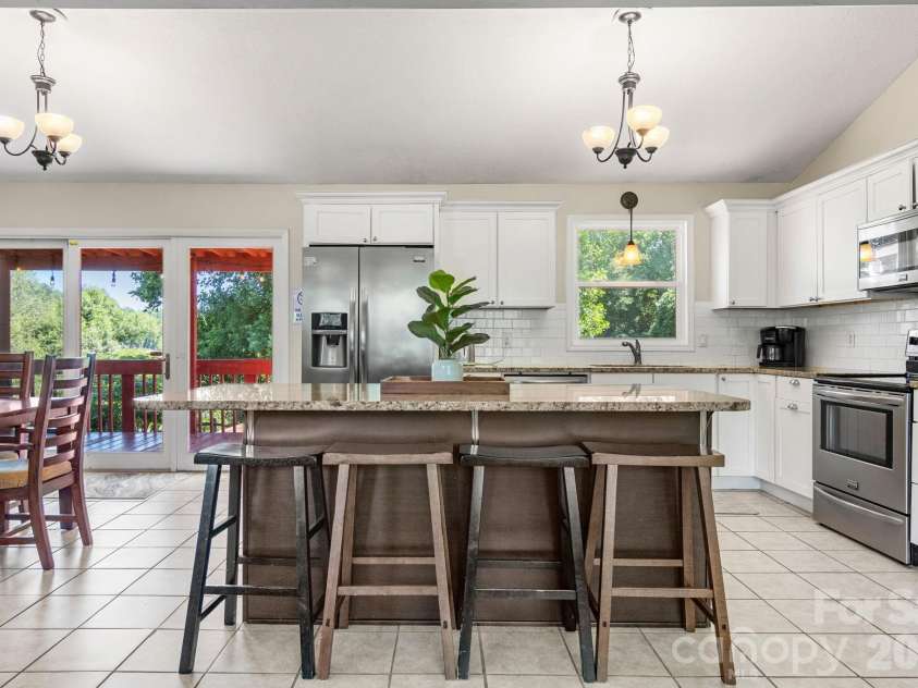 5225 Wolfe Road, Hickory, NC 28601.  MLS# CAR4406711, YatesRealty ID 41840. 
