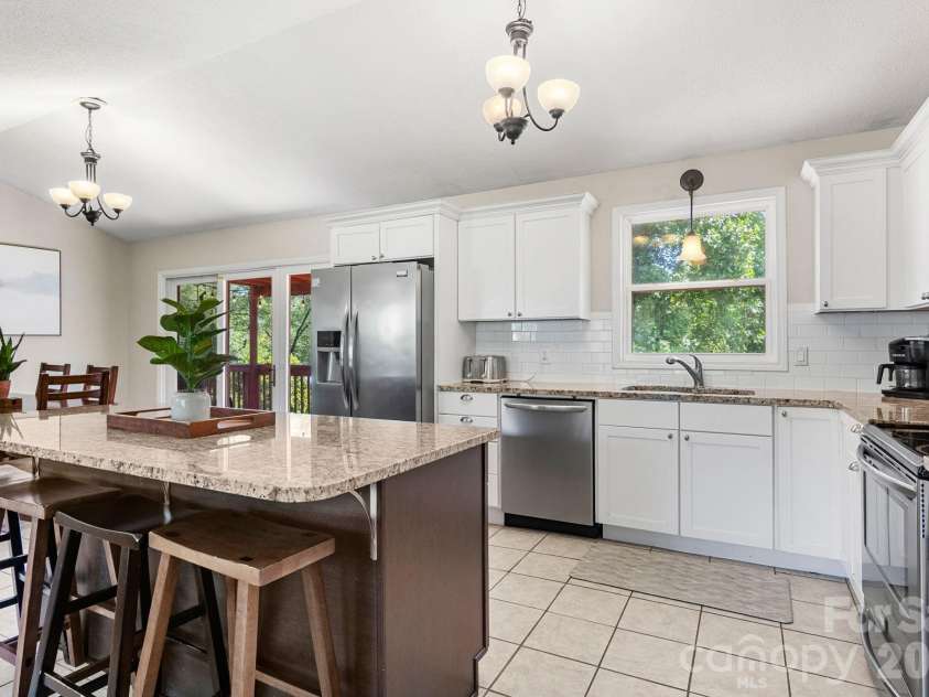 5225 Wolfe Road, Hickory, NC 28601.  MLS# CAR4406711, YatesRealty ID 41840. 