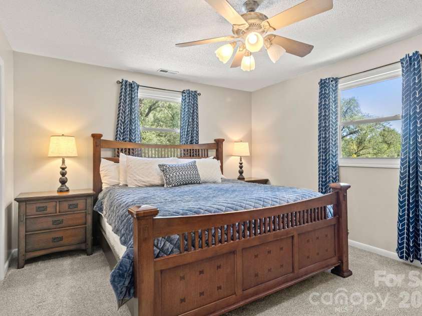 5225 Wolfe Road, Hickory, NC 28601.  MLS# CAR4406711, YatesRealty ID 41840. 