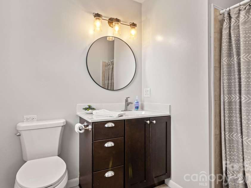 5225 Wolfe Road, Hickory, NC 28601.  MLS# CAR4406711, YatesRealty ID 41840. 