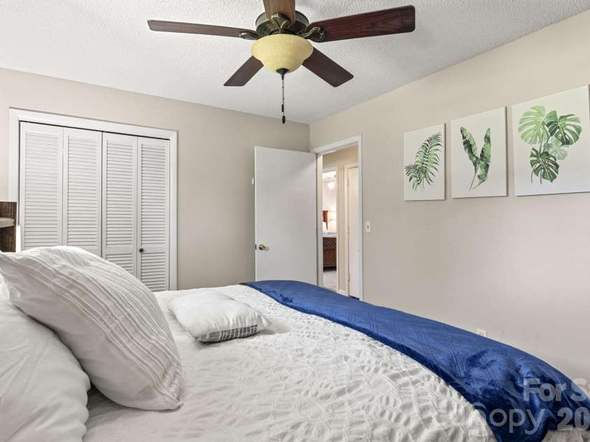 5225 Wolfe Road, Hickory, NC 28601.  MLS# CAR4406711, YatesRealty ID 41840. 