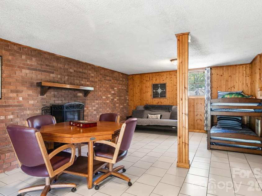5225 Wolfe Road, Hickory, NC 28601.  MLS# CAR4406711, YatesRealty ID 41840. 