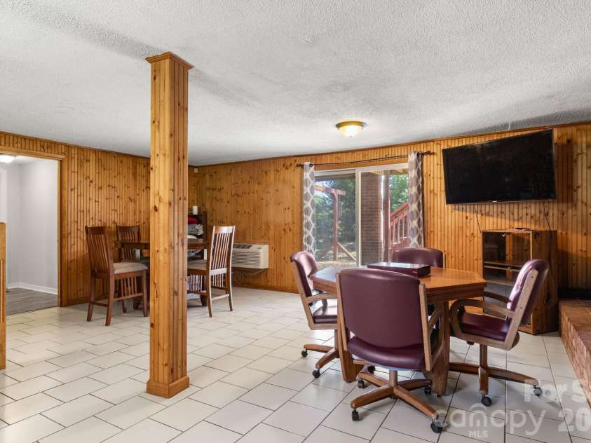 5225 Wolfe Road, Hickory, NC 28601.  MLS# CAR4406711, YatesRealty ID 41840. 