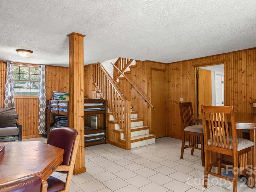 5225 Wolfe Road, Hickory, NC 28601.  MLS# CAR4406711, YatesRealty ID 41840. 