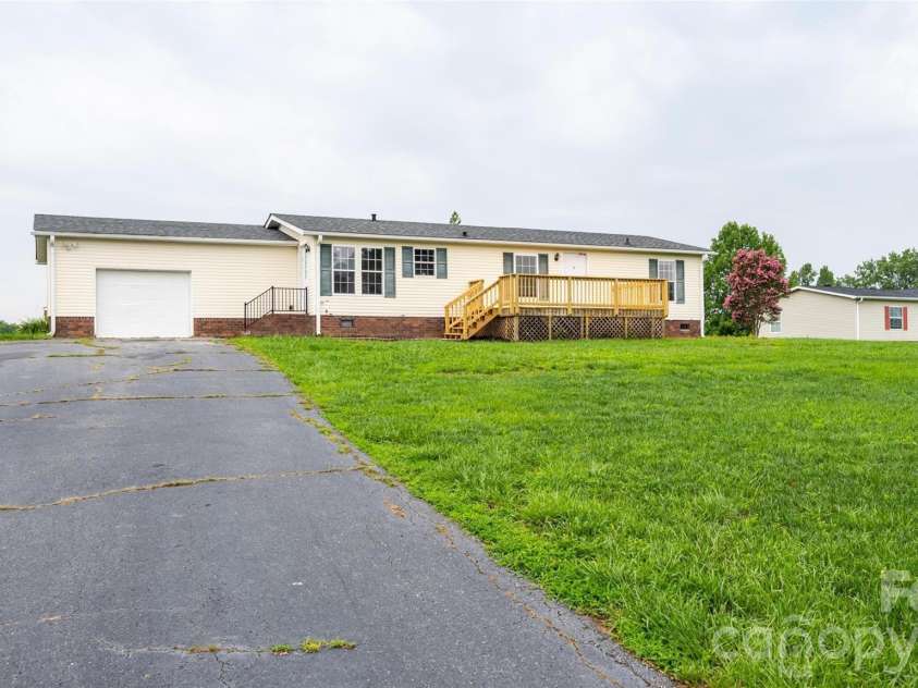 135 Howell Road, Mocksville, NC 27028.  MLS# CAR4405945, YatesRealty ID 41843. 