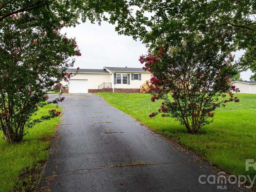 135 Howell Road, Mocksville, NC 27028.  MLS# CAR4405945, YatesRealty ID 41843. 
