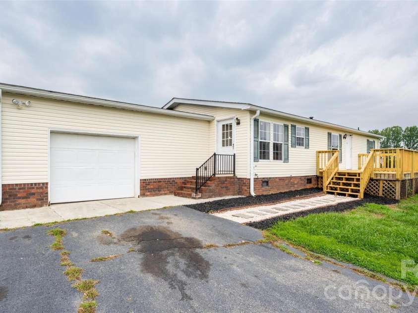 135 Howell Road, Mocksville, NC 27028.  MLS# CAR4405945, YatesRealty ID 41843. 