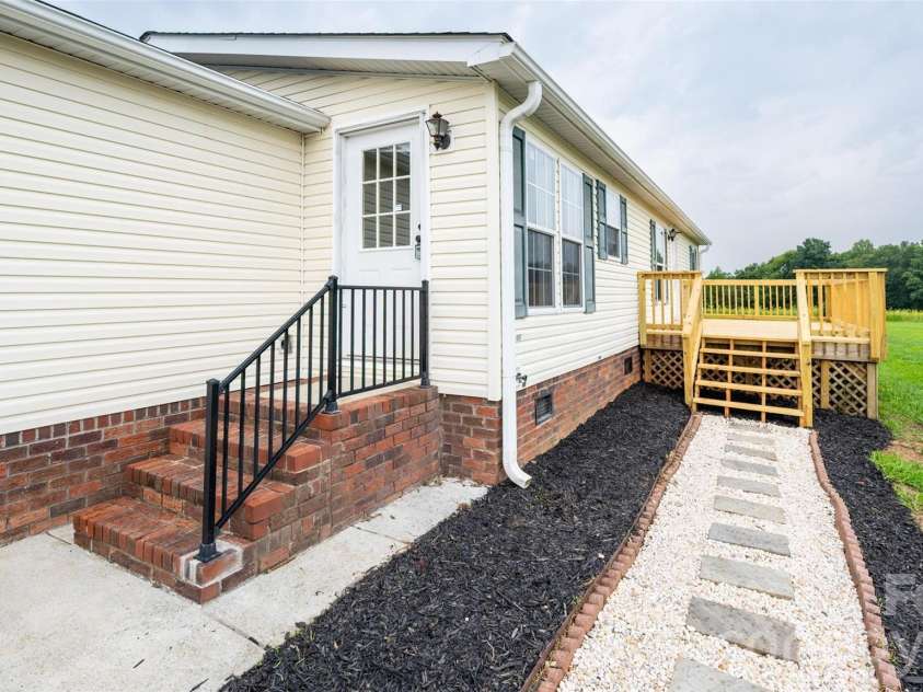 135 Howell Road, Mocksville, NC 27028.  MLS# CAR4405945, YatesRealty ID 41843. 