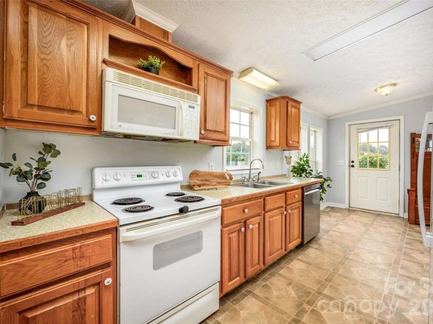 135 Howell Road, Mocksville, NC 27028.  MLS# CAR4405945, YatesRealty ID 41843. 
