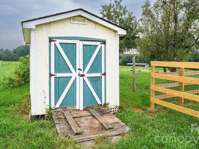 135 Howell Road, Mocksville, NC 27028.  MLS# CAR4405945, YatesRealty ID 41843. 