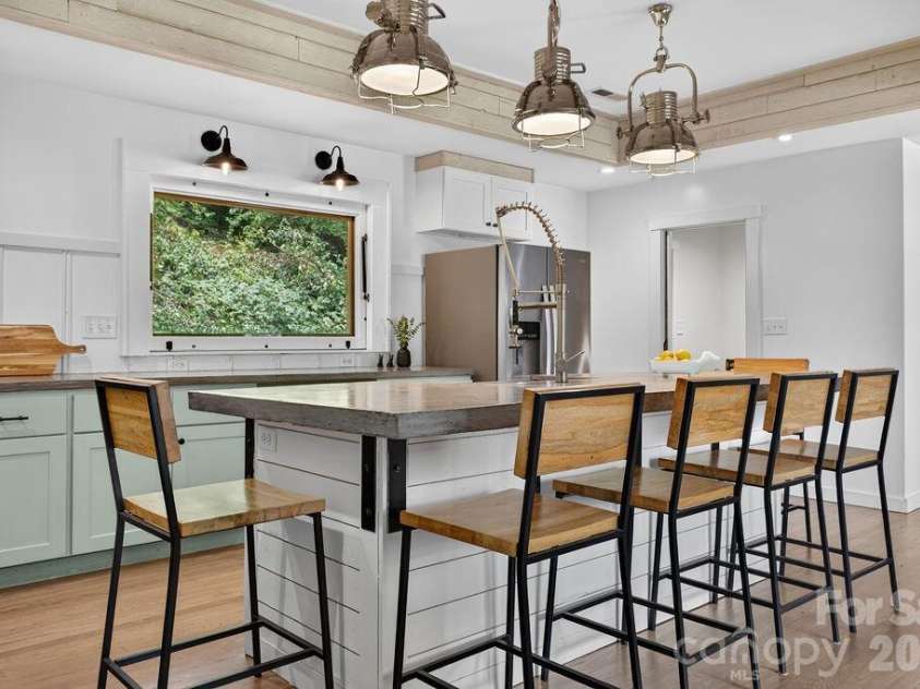 23 Clearbrook Road, Asheville, NC 28805.  MLS# CAR4412159, YatesRealty ID 41846. 