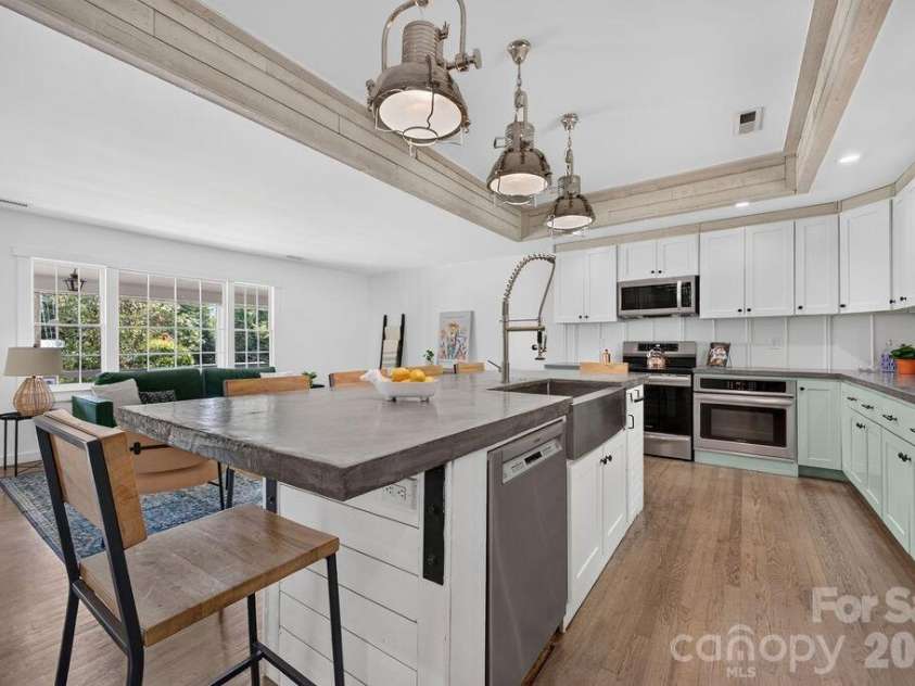 23 Clearbrook Road, Asheville, NC 28805.  MLS# CAR4412159, YatesRealty ID 41846. 