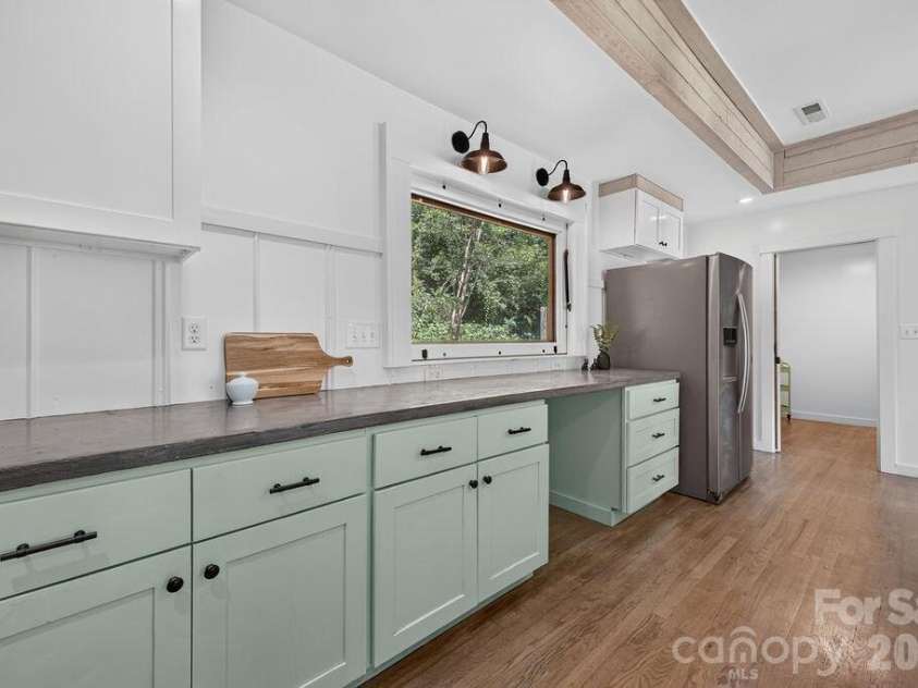 23 Clearbrook Road, Asheville, NC 28805.  MLS# CAR4412159, YatesRealty ID 41846. 