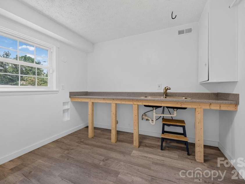 23 Clearbrook Road, Asheville, NC 28805.  MLS# CAR4412159, YatesRealty ID 41846. 