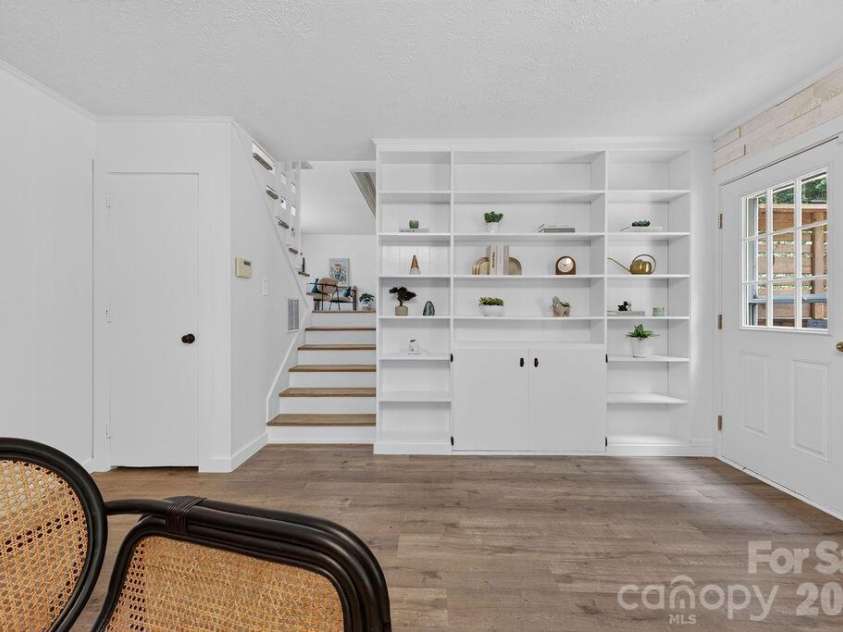 23 Clearbrook Road, Asheville, NC 28805.  MLS# CAR4412159, YatesRealty ID 41846. 