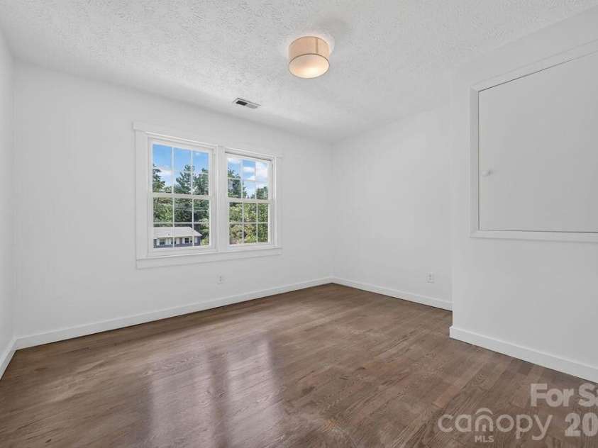 23 Clearbrook Road, Asheville, NC 28805.  MLS# CAR4412159, YatesRealty ID 41846. 