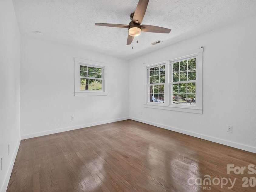 23 Clearbrook Road, Asheville, NC 28805.  MLS# CAR4412159, YatesRealty ID 41846. 