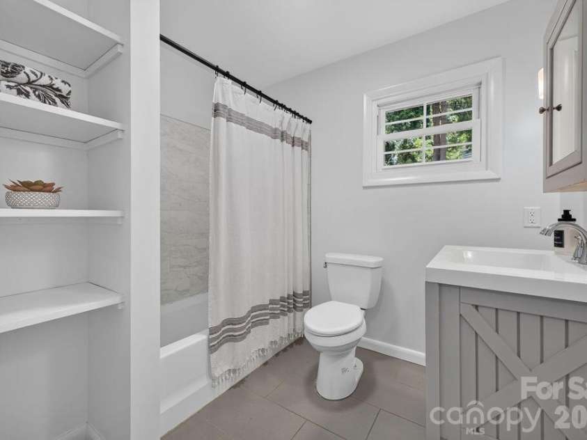 23 Clearbrook Road, Asheville, NC 28805.  MLS# CAR4412159, YatesRealty ID 41846. 