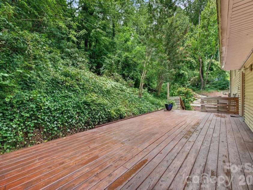 23 Clearbrook Road, Asheville, NC 28805.  MLS# CAR4412159, YatesRealty ID 41846. 