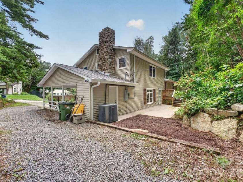 23 Clearbrook Road, Asheville, NC 28805.  MLS# CAR4412159, YatesRealty ID 41846. 