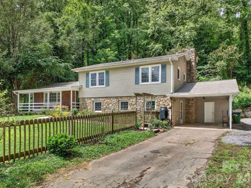 23 Clearbrook Road, Asheville, NC 28805.  MLS# CAR4412159, YatesRealty ID 41846. 