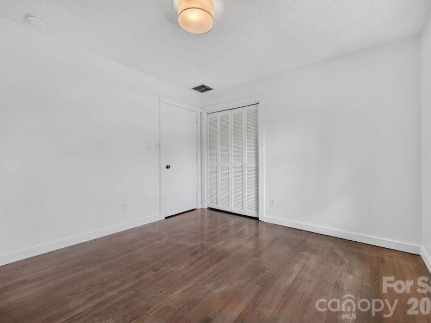 23 Clearbrook Road, Asheville, NC 28805.  MLS# CAR4412159, YatesRealty ID 41846. 