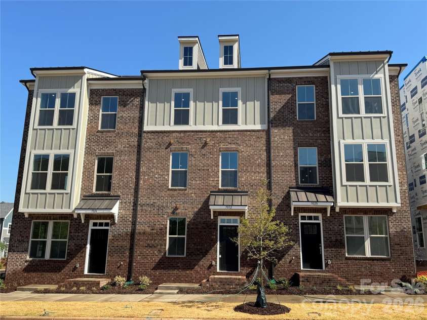 4121 Westbound Drive, Charlotte, NC 28278.  MLS# CAR4406282, YatesRealty ID 41847. Representative